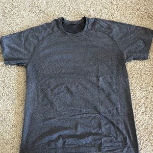 Men’s grey lululemon performance shirt